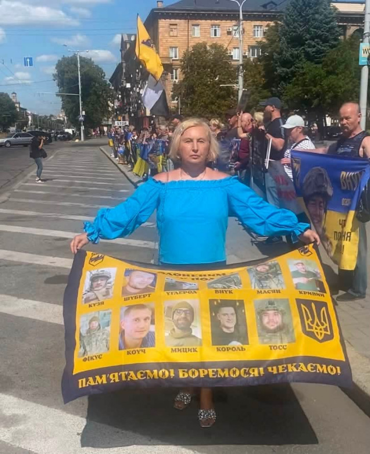 "Боремося. Надіємося. Чекаємо": у Запоріжжі відбулася акція на підтримку військовополонених (фото)