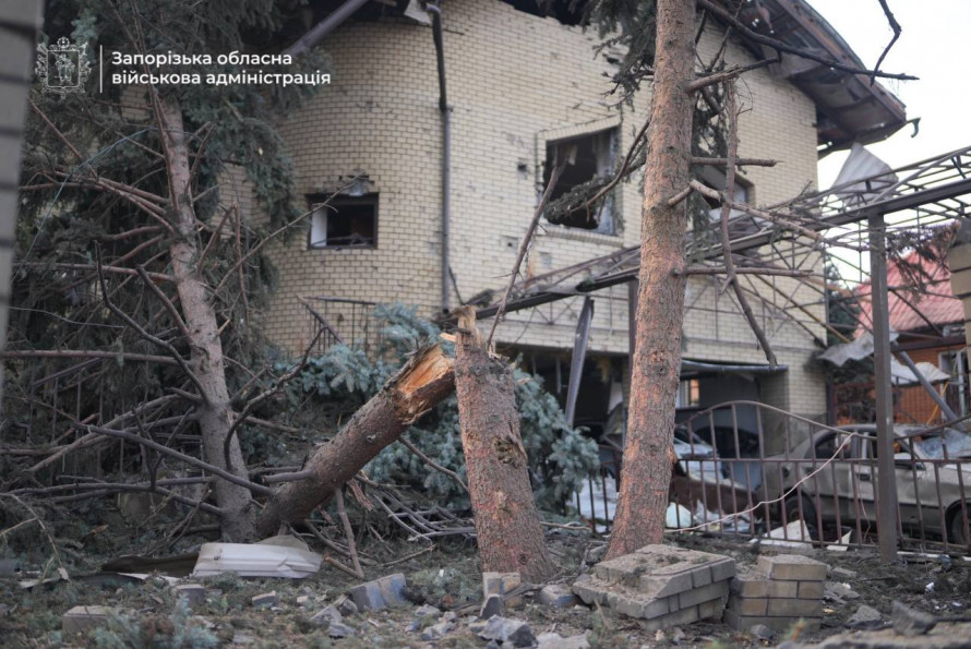 Ворог атакував Запоріжжя: є поранені, пошкоджені житлові будинки (фото)