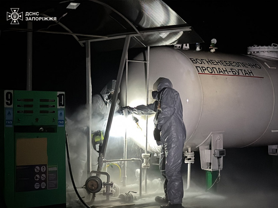 У Запоріжжі на АЗС стався витік газу - як діяли рятувальники (фото)