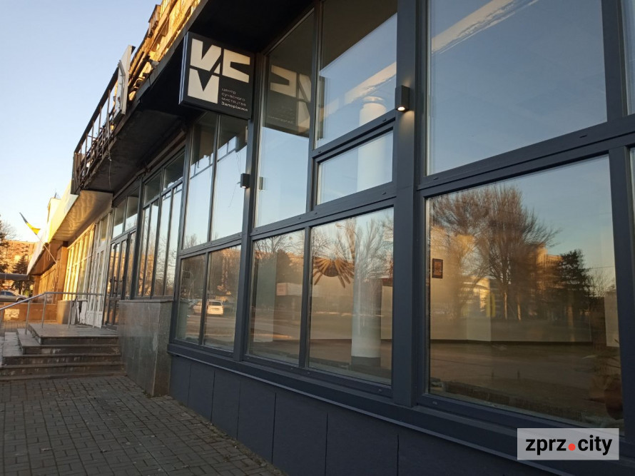 "Мені подобається цей образ загадковістю і містицизмом": у Запоріжжі відкрили сучасну виставку Мамаїв - фото