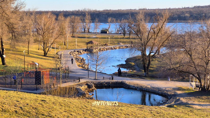 Сонце, качки і перші ознаки весни: як виглядає Вознесенівський парк у Запоріжжі на початку березня (фото)