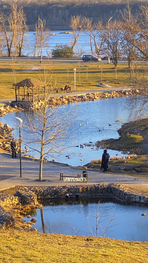 Сонце, качки і перші ознаки весни: як виглядає Вознесенівський парк у Запоріжжі на початку березня (фото)
