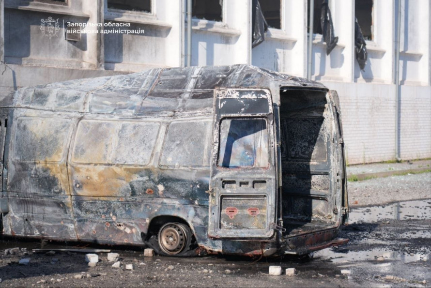 Росіяни атакували "Нову пошту" в Запоріжжі: є поранені (фото)
