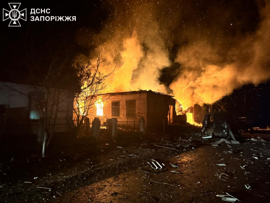 Атаки не стихають: росіяни вдарили по Запорізькому району дронами — троє людей поранено (фото)