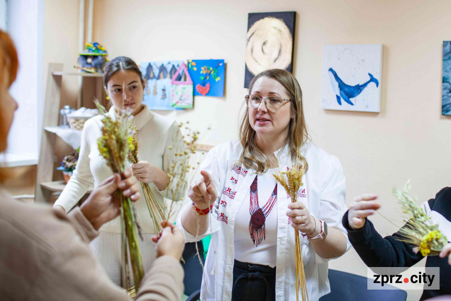 Різдвяна магія - у запорізькому ком’юніті-центрі «Опліч Хаб» відбувся майстер-клас з етнотерапії