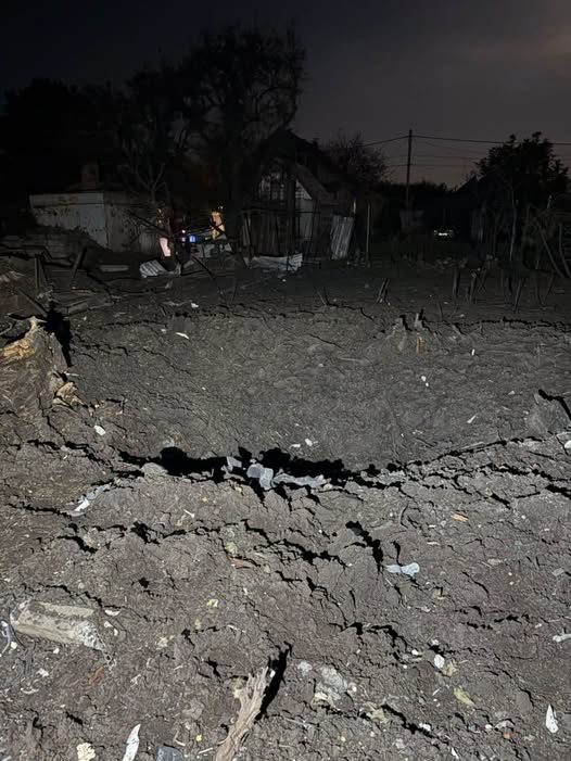 Вночі вдарили КАБами, а зранку — по ТЦ: у Запоріжжі внаслідок атак є поранені (фото, відео)