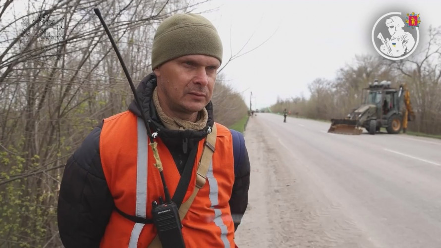 Близько двохсот кілометрів під захистом: запорізькі дороги закривають від дронів (фото, відео)