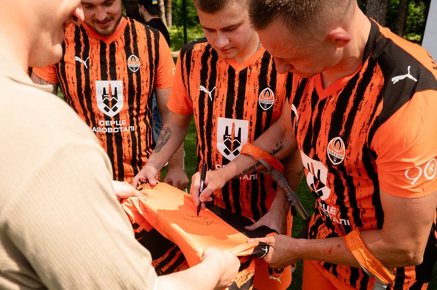 Футбол, що допомагає відновлюватися: «Серце Азовсталі» та «Шахтар Сталеві» об’єдналися для підтримки ветеранів