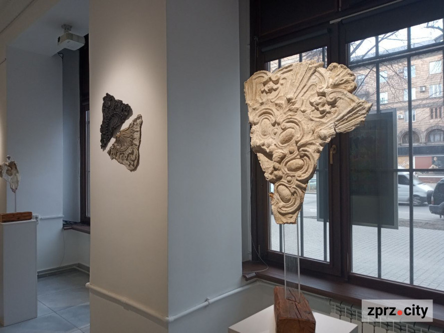 Череп Буратино: у Запоріжжі відкрили виставку про філософію брехні - фото