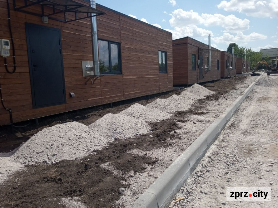 У Запоріжжі завершують облаштування модульного містечка для переселенців і запрошують подавати заявки (фото)