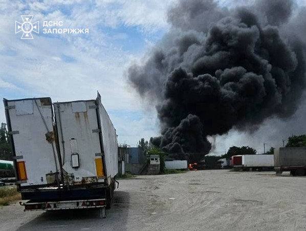 Росіяни атакували приватний сектор Запоріжжя безпілотниками: є поранені (фото)