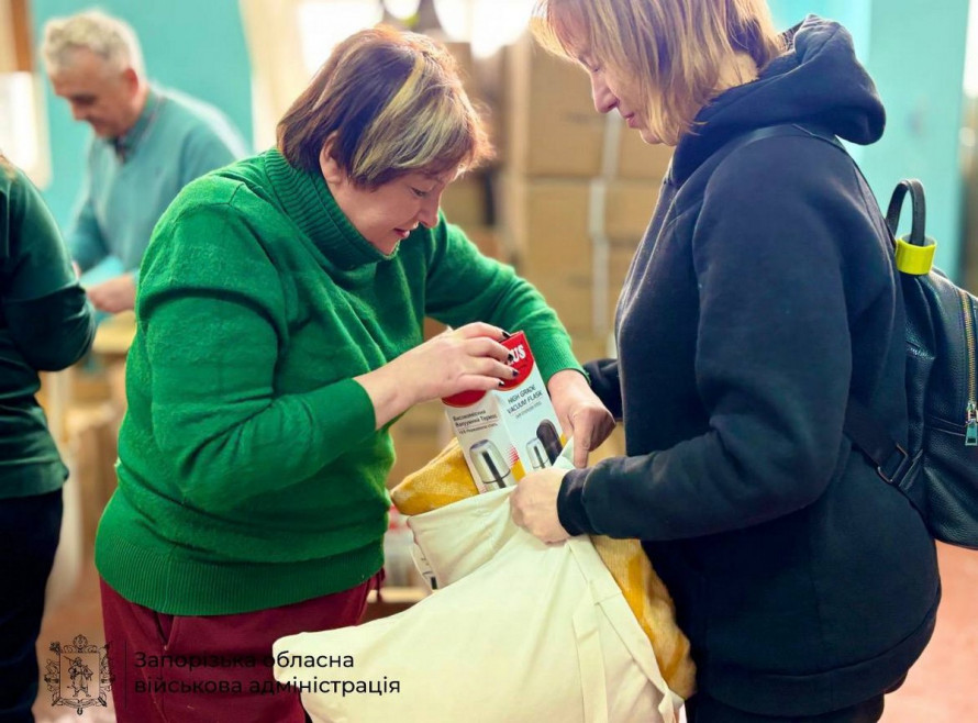 Запорізька область долучилася до проєкту «Пакунки тепла»: людям вже передали перші набори (фото)