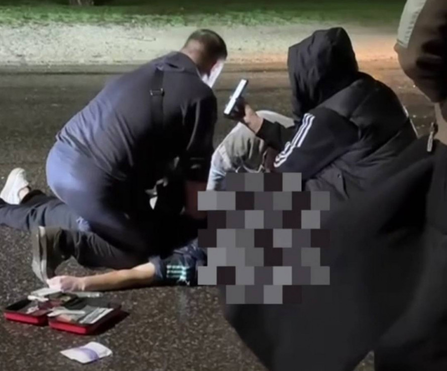 Шанс на життя: у Запоріжжі фельдшер допоміг врятувати жінку, яку збила автівка (фото)