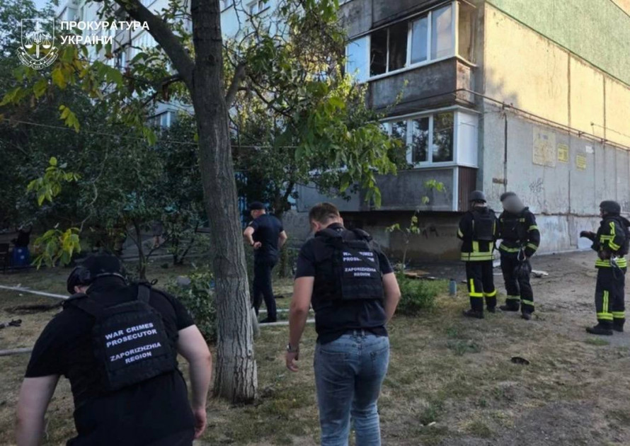 Росіяни вдарили реактивним Шахедом по Бородинському мікрорайону Запоріжжя: є постраждалі, пошкоджені будинки (відео)