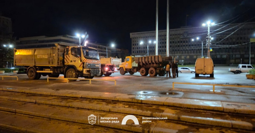 Зруйнована арка та пошкоджений дах філармонії: у Запоріжжі триває ліквідація наслідків буревію (фото, відео)