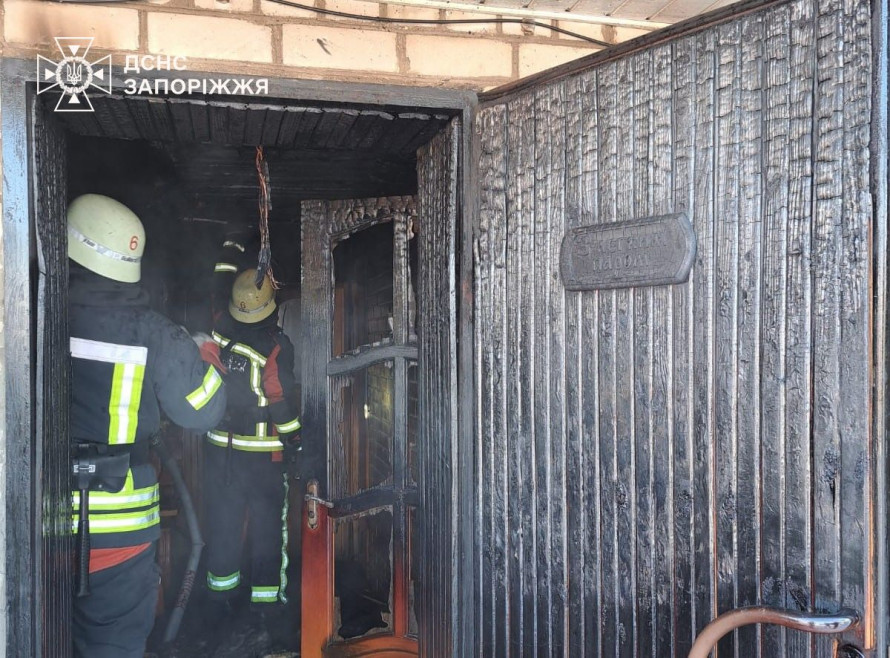 Атака дрона і пожежі: у Запорізькій області рятувальники відпрацювали напружену добу - подробиці (фото)
