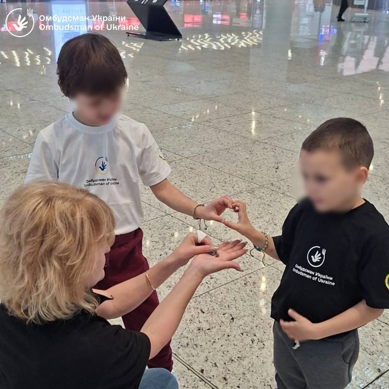 Нарешті вдома: з Казахстану до України повернули запорізьких дітей (фото)