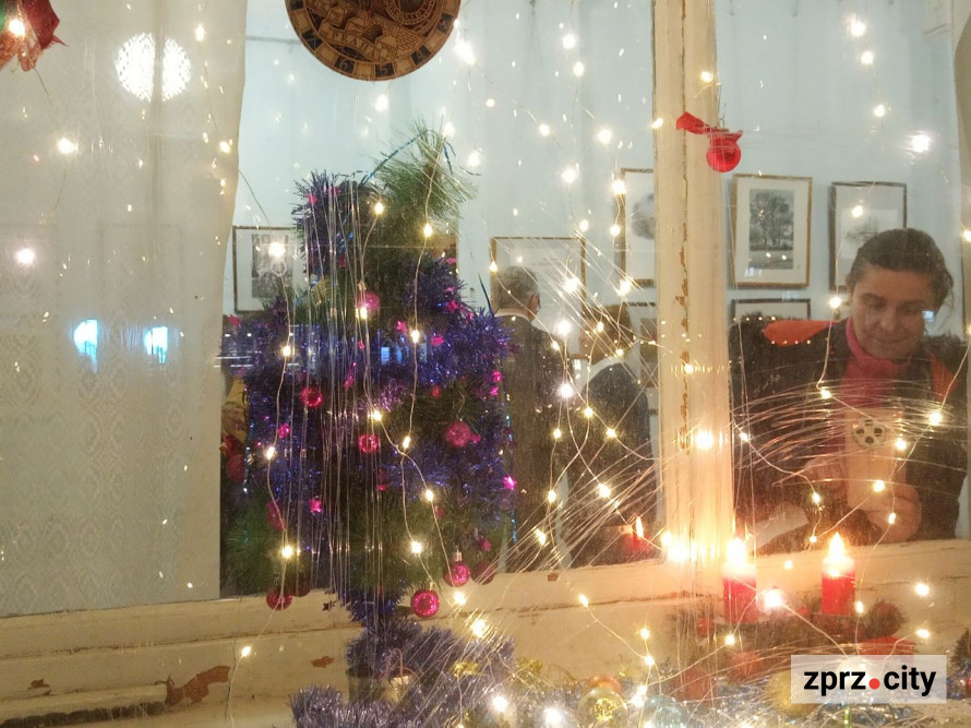 Запорізькі фотохудожники завершують рік великою виставкою - показали багато еротики