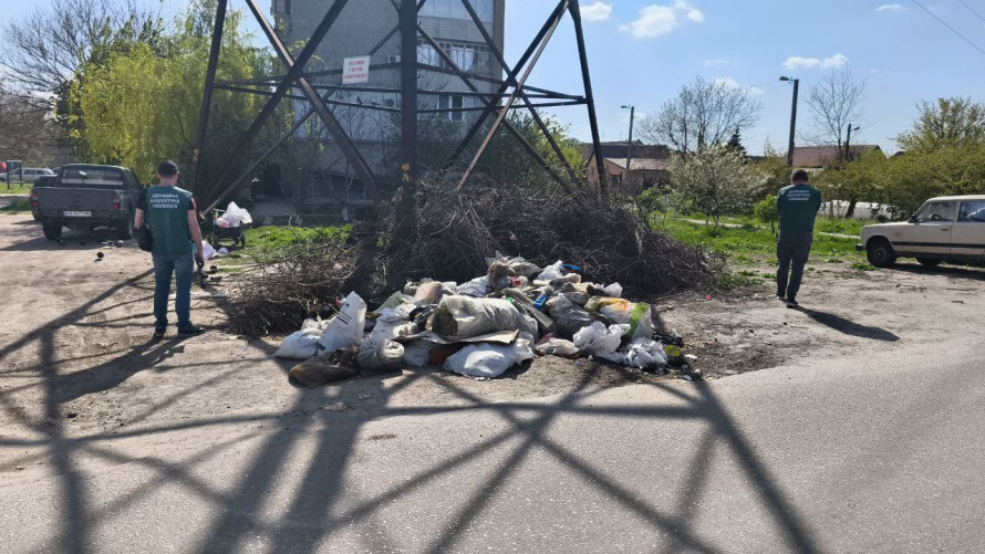 У Запоріжжі містяни "накидали" кілька великих сміттєзвалищ – де саме (фото)