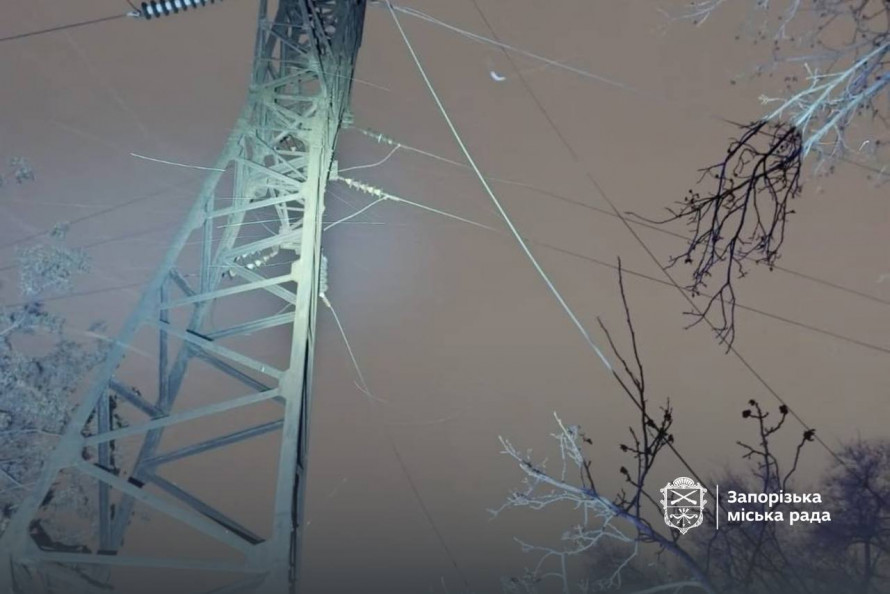 Величезні вирви та уламки довкола: в Запоріжжі екологи зафіксували наслідки удару керованими авіабомбами (фото)