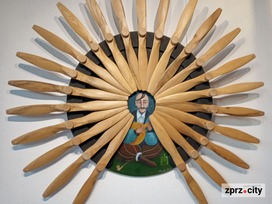 "Мені подобається цей образ загадковістю і містицизмом": у Запоріжжі відкрили сучасну виставку Мамаїв - фото