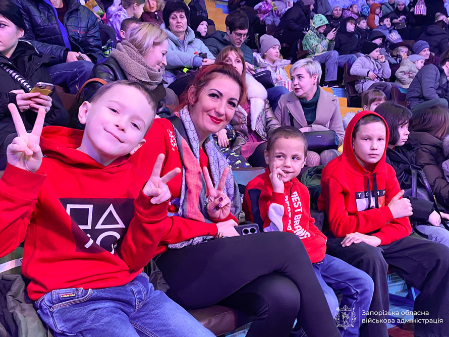 У запорізькому цирку розпочалися різдвяно-новорічні свята - фото