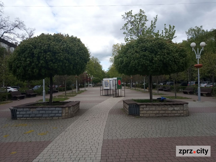 У Запоріжжі просто неба відкрили виставку харківського художника - фото