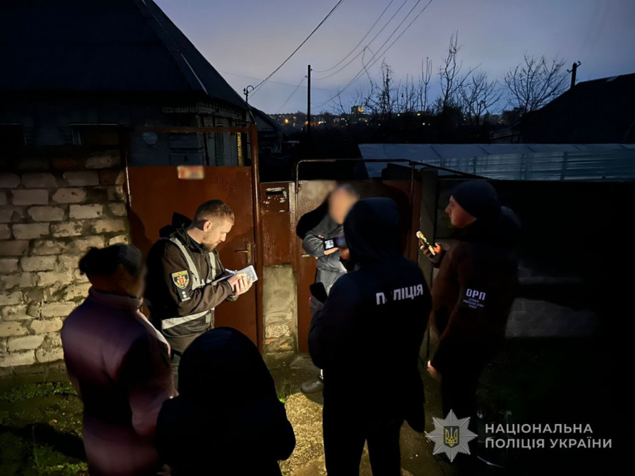 Продавав маршрути: правоохоронці викрили мешканця Запоріжжя, який організував схему втечі за кордон