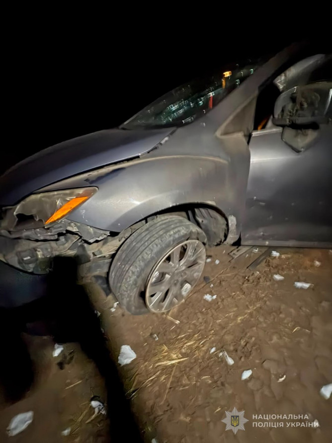У Запорзькому районі ворог вдарив поряд з автомобілем, а у Запоріжжі - по гаражах: наслідки обстрілів за добу (фото)