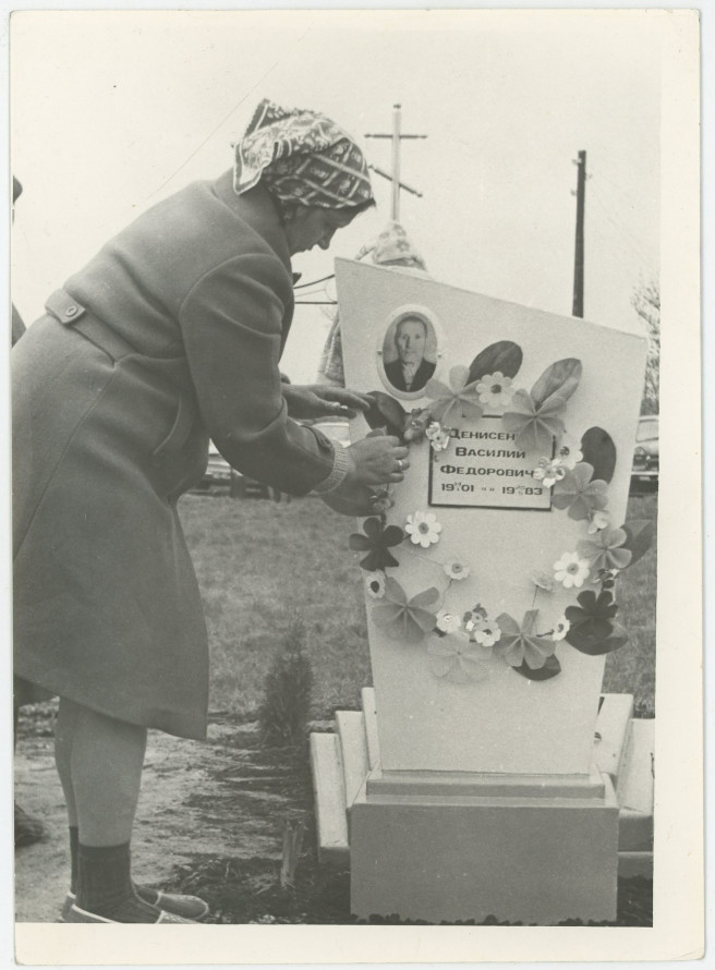 Коли село збиралося разом: як проходили поминальні дні на Запоріжжі в минулому столітті (фото)