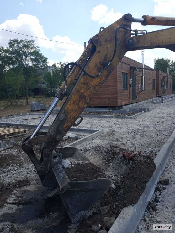 У Запоріжжі завершують облаштування модульного містечка для переселенців і запрошують подавати заявки (фото)
