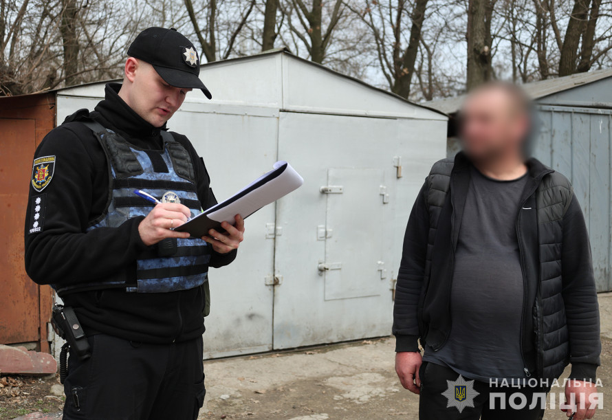 Під час рейду поліцейських і ТЦК запоріжець вистрелив і кинув гранату - подробиці, відео