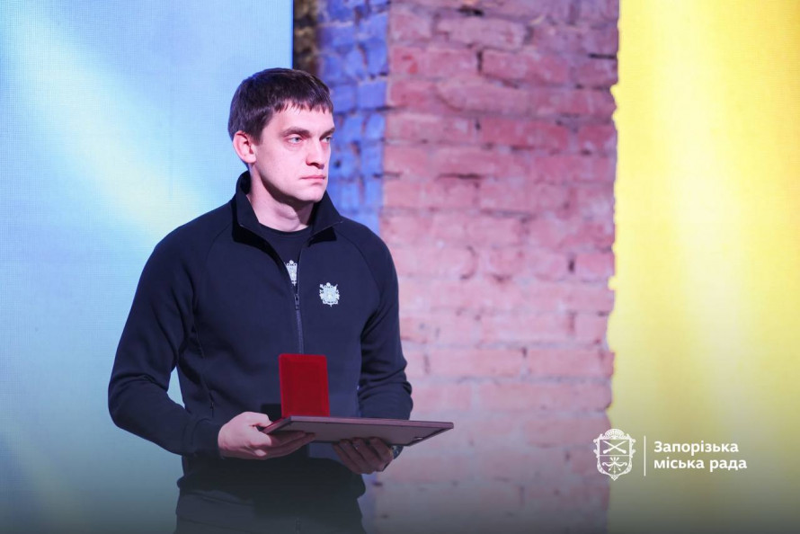 Нагороди, відданість і пам’ять про полеглих Героїв - в Запоріжжі відзначили День ЗСУ (фото)