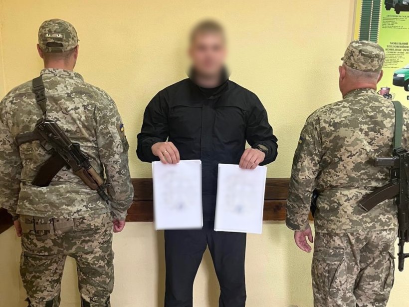 Багатодітний батько на папері: прикордонники зупинили мешканця Запоріжжя з підробними документами (фото)