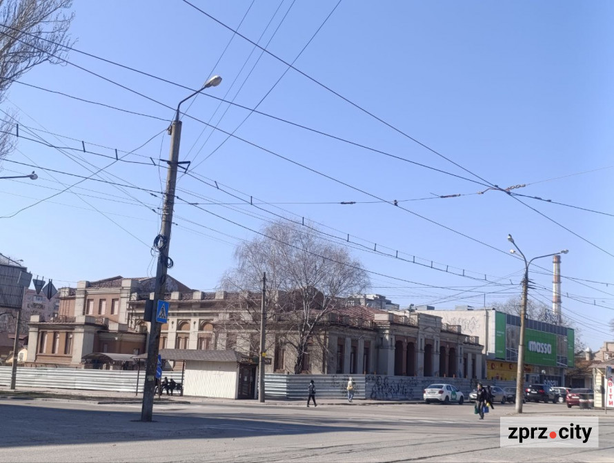 Від ярмарків до революцій: що приховують Площа Свободи та історичні будівлі Запоріжжя (фото)