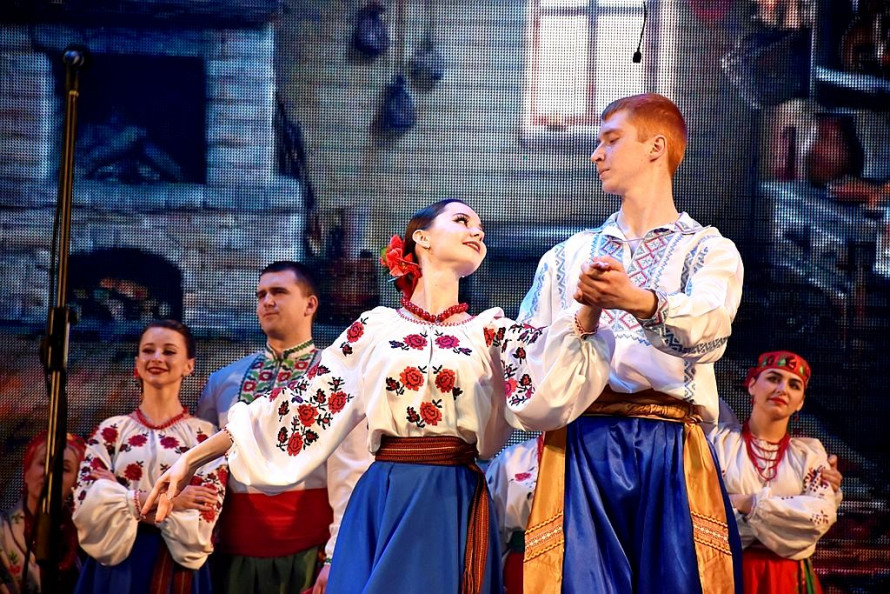 У запорізькій філармонії показали яскраву прем'єру мюзиклу з українським колоритом - фото