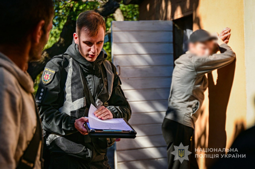 Вирощували канабіс і продавали препарати із замісної терапії: у Запоріжжі викрили наркосхему