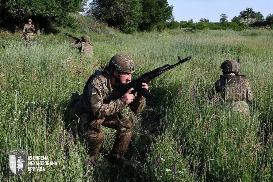 "Брате, прикрий мене": як бійці 65-ї бригади відпрацьовують бойове злагодження на Запоріжжі (фото)