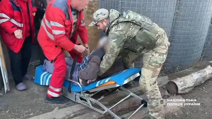 Ворожі дрони полюють на цивільні автівки — на Запоріжжі поліцейські рятують мешканців прифронтових сіл (фото, відео)