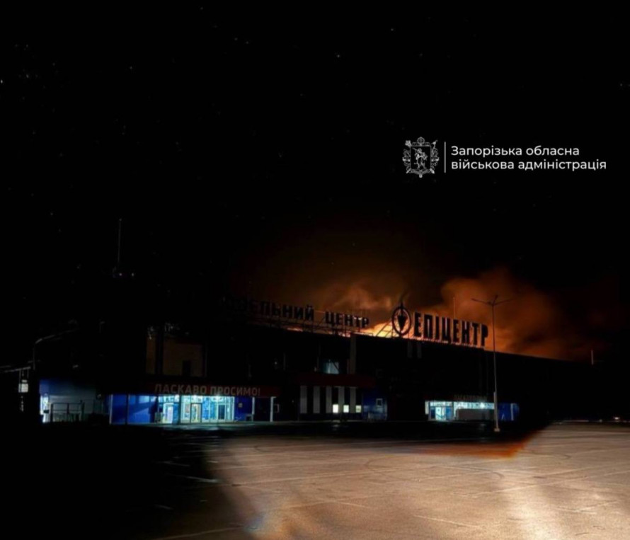 Ворог атакував другий Епіцентр у Запоріжжі: подробиці, фото