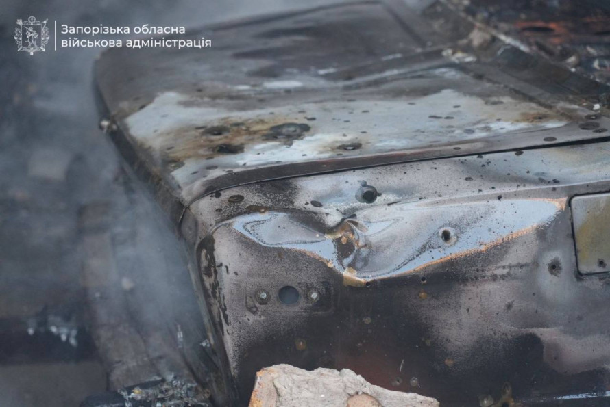 У Запоріжжі після ранкового удару загорілися склади: що відомо про наслідки (фото)