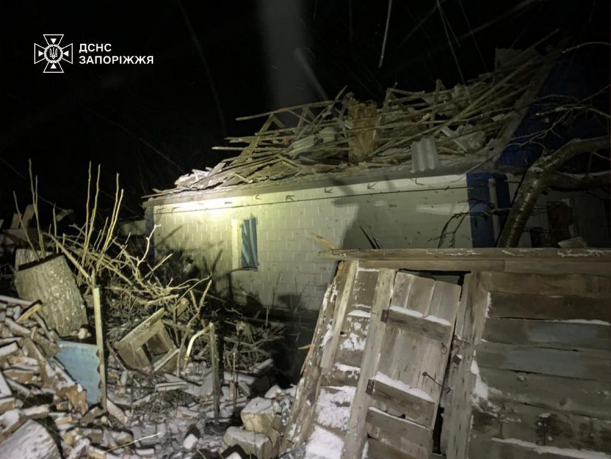 П'ять пожеж за добу: в Запорізькому районі внаслідок ворожих обстрілів постраждав чоловік (фото)