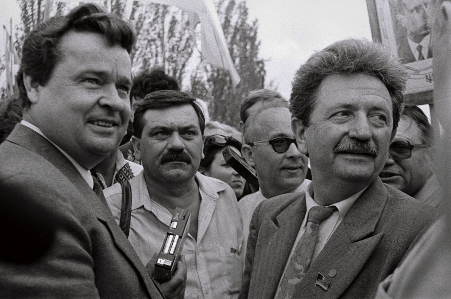 500 тисяч синьо-жовтих прапорів над радянським Запоріжжям – публікуємо щоденник учасника подій