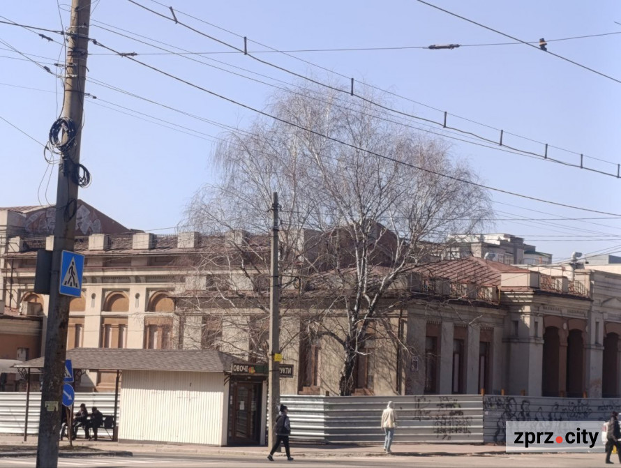 Від ярмарків до революцій: що приховують Площа Свободи та історичні будівлі Запоріжжя (фото)