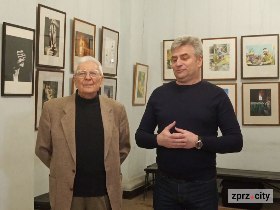 Запорізькі фотохудожники завершують рік великою виставкою - показали багато еротики