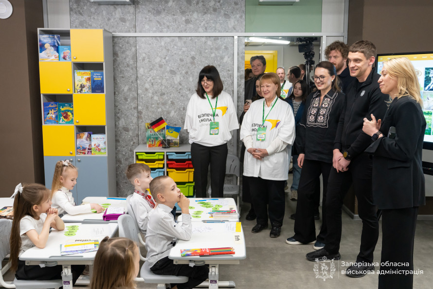 Перша у районі, п'ята в місті - в Запоріжжі учні повернулись за парти нової підземної школи (фото, відео)