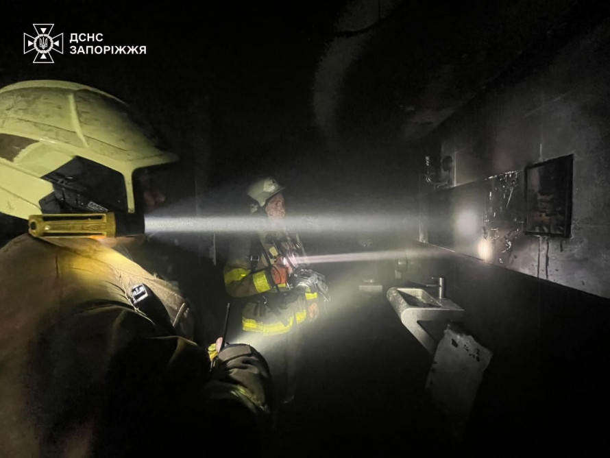 На Запоріжжі під час пожежі в магазині постраждали двоє людей (фото)