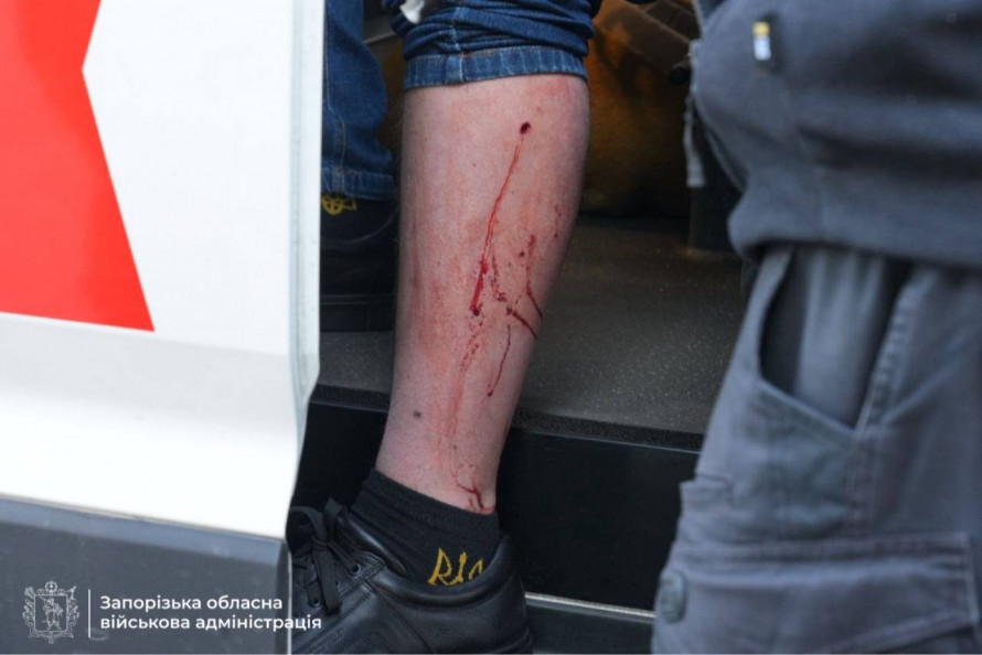 Ворог атакував Запоріжжя: вранці російські дрони вдарили по місту, є поранені (фото)