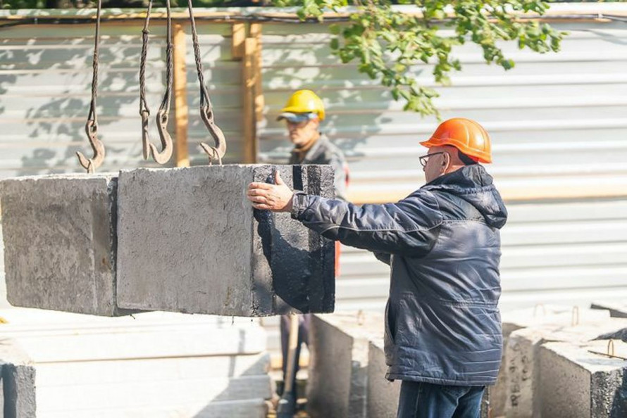 Понад два роки після ракетного удару - як у Запоріжжі триває відновлення будинку на Зестафонській