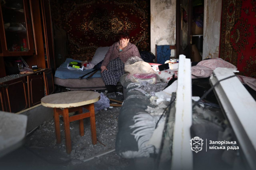 Годину тушили пожежу до приїзду рятувальників - як мешканці Запоріжжя пережили ніч масованого удару